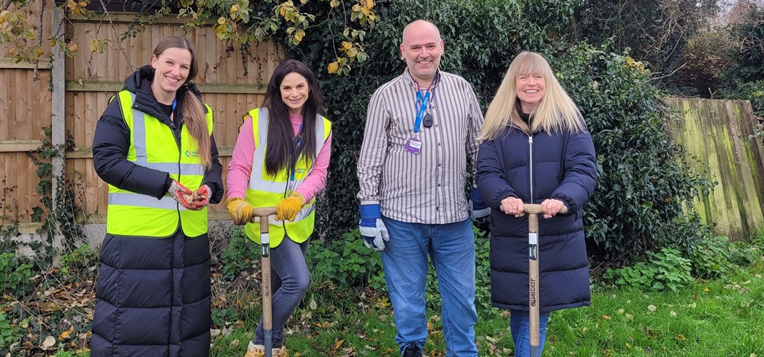 Sele Farm Daffodil Planting group shot